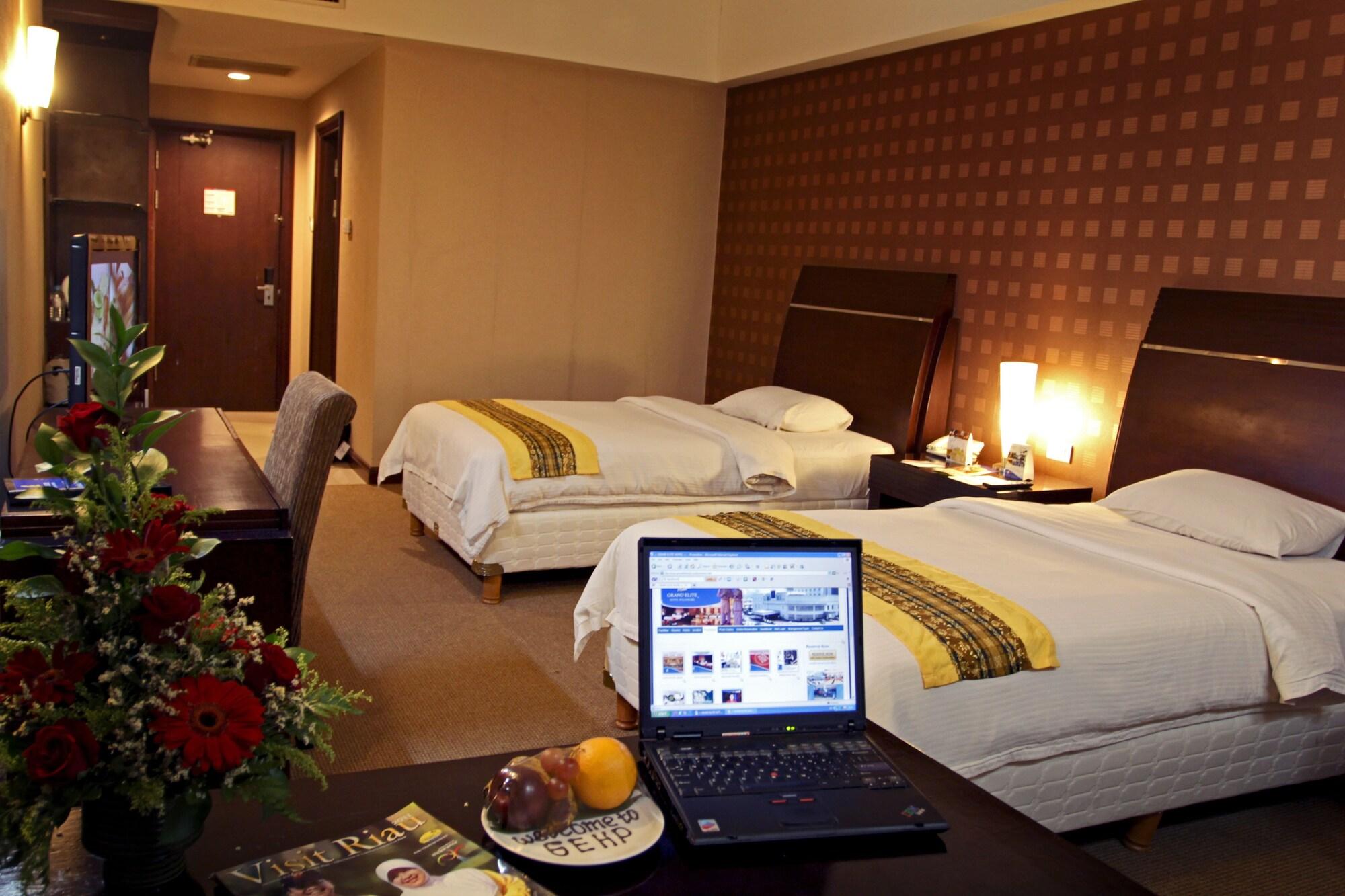 Grand Elite Hotel Pekanbaru Extérieur photo
