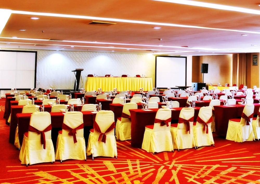 Grand Elite Hotel Pekanbaru Extérieur photo