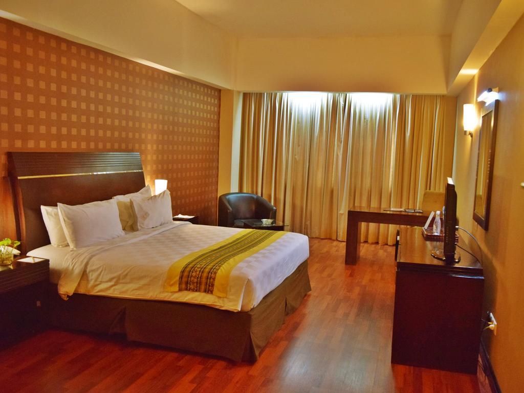 Grand Elite Hotel Pekanbaru Extérieur photo