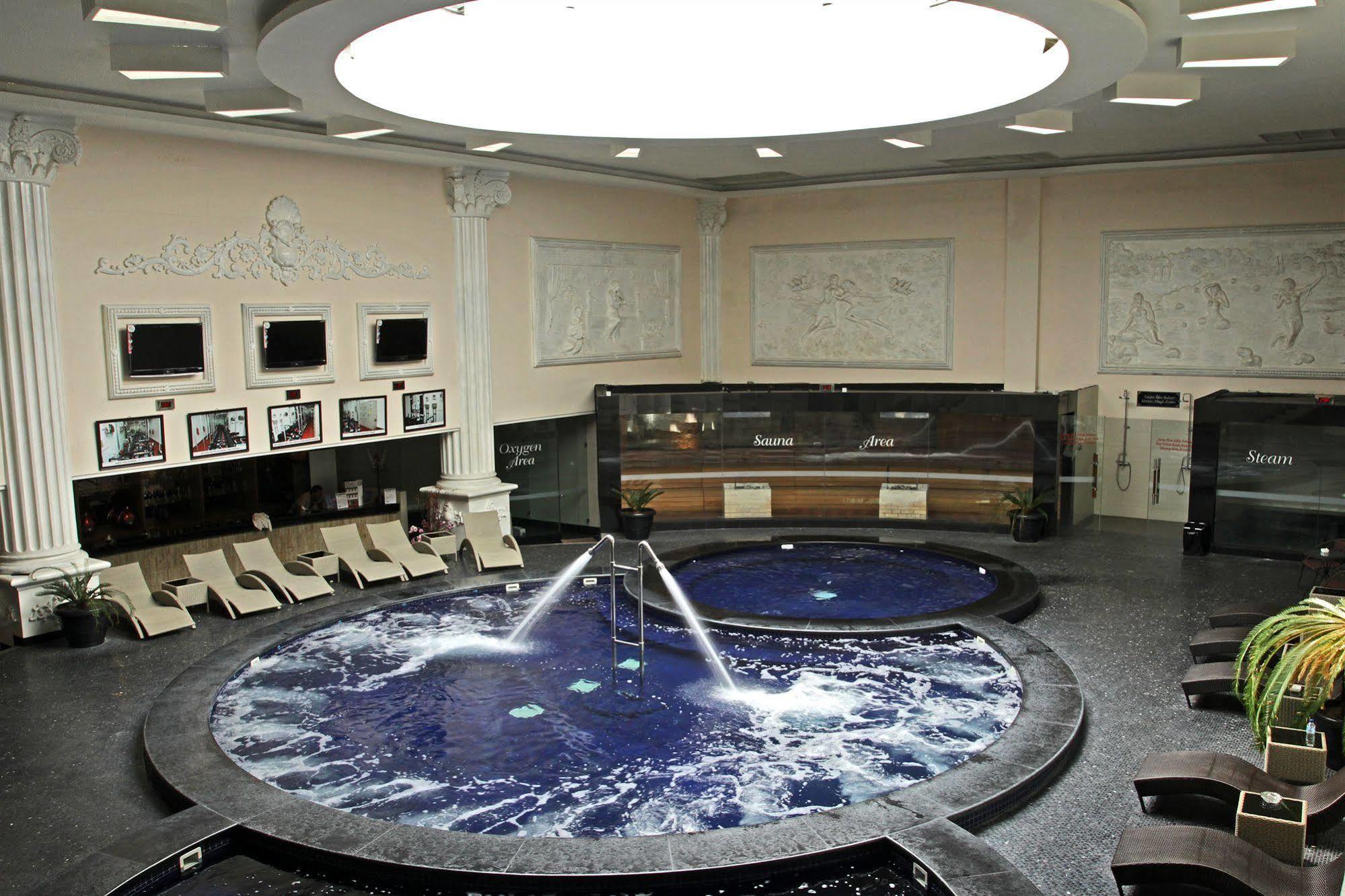 Grand Elite Hotel Pekanbaru Extérieur photo