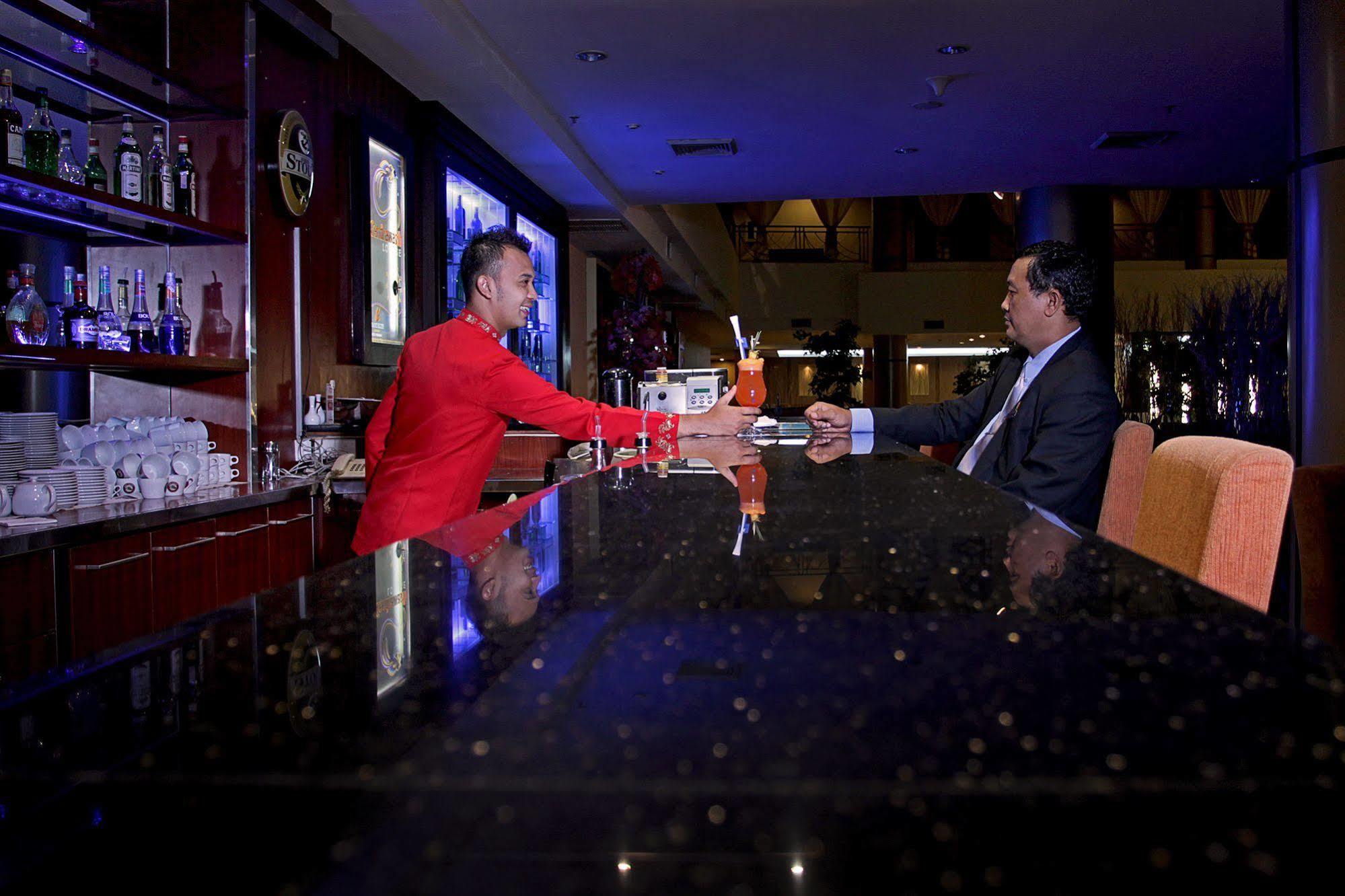 Grand Elite Hotel Pekanbaru Extérieur photo