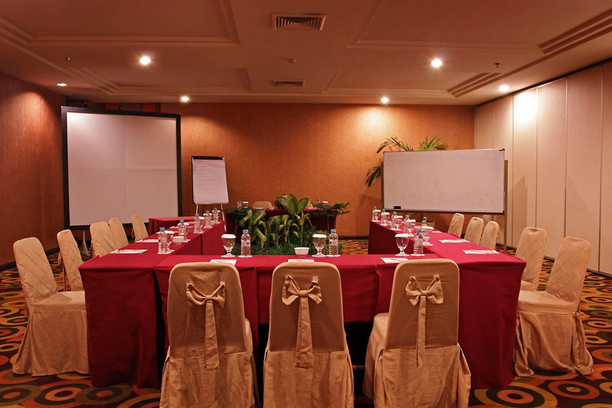 Grand Elite Hotel Pekanbaru Extérieur photo